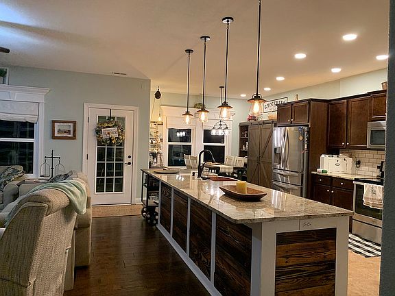 Kitchen/Dining area