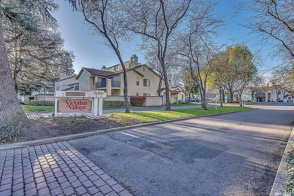 1647 W Swain Rd photo 1