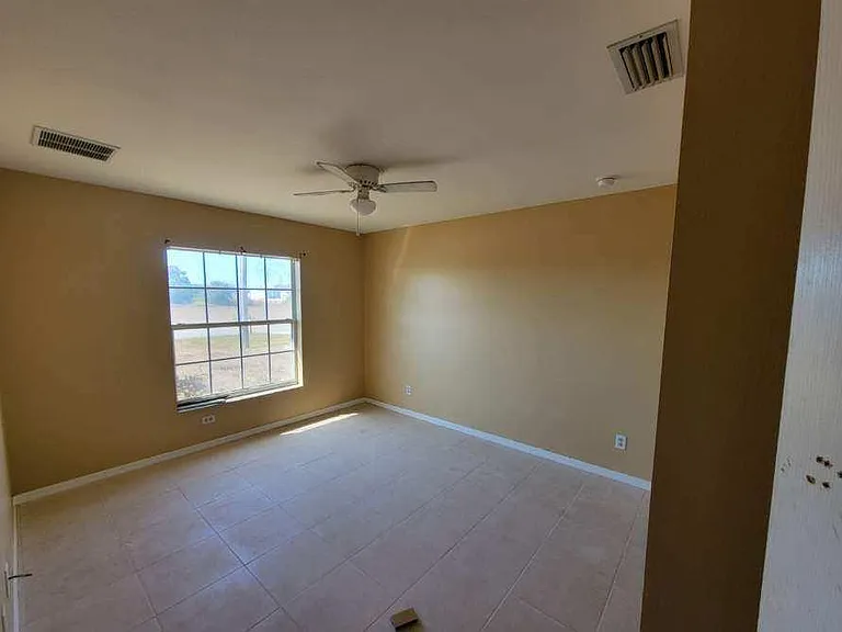 1637 NW 6th Pl — Photo 10