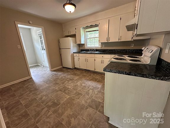 4th image of 5008 Delivau Dr