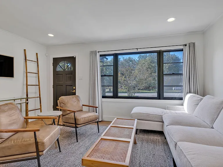 313 James Ave — Photo 8