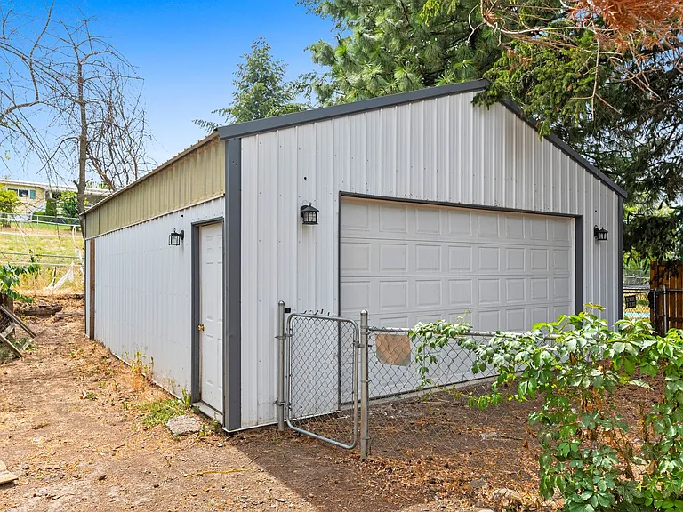 8004 E Broadway Ave — Photo 29