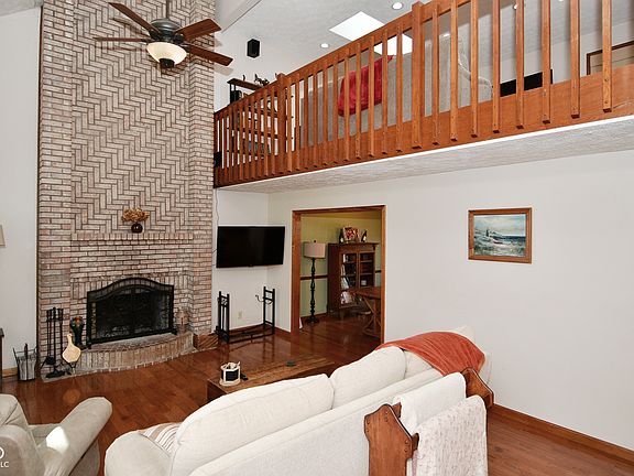 3rd image of 488 Turnberry Ct