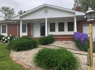 320 Mercury Dr, Godfrey, IL 62035