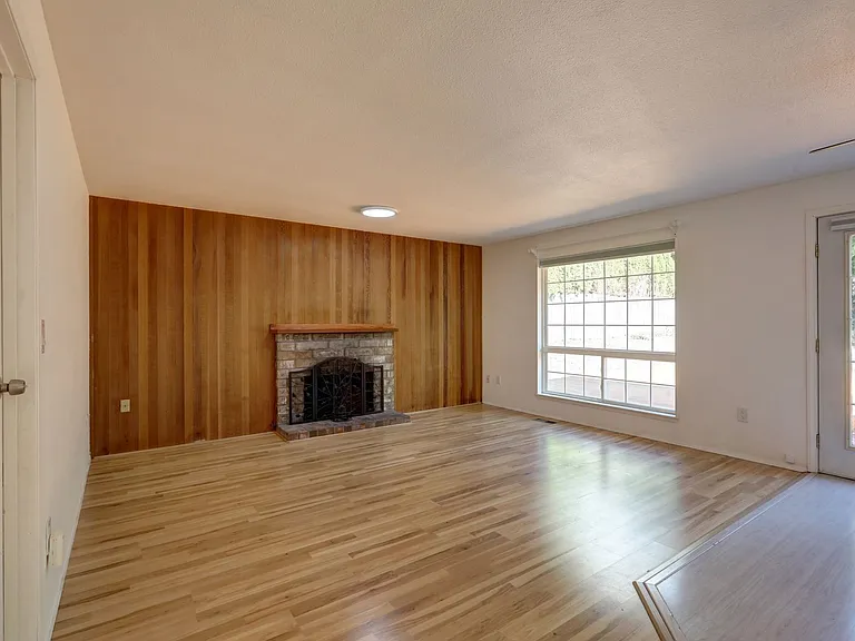 10028 NE 139th St — Photo 5