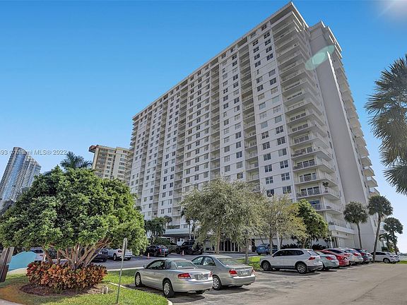 5th image of 500 Bayview Dr APT 1930