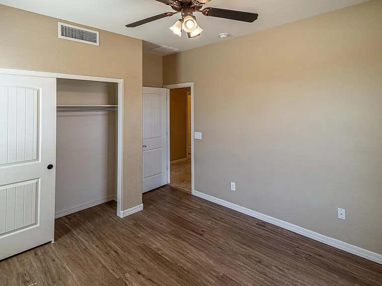18445 W Saguaro Ln — Photo 27