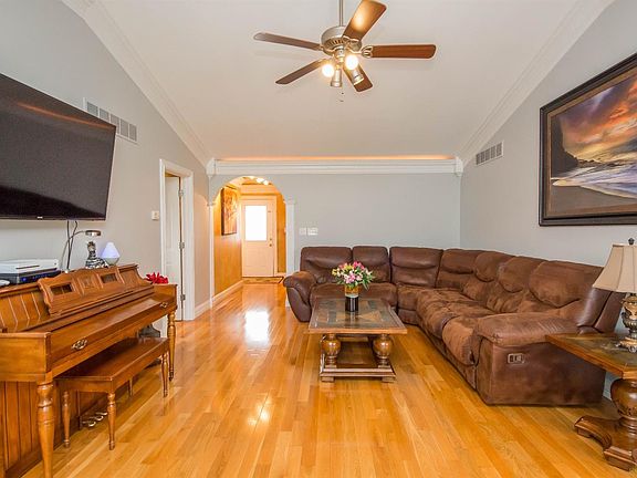 5th image of 105 Christa Ln