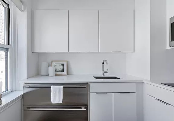 5th image of 400 E 52nd St APT 15B