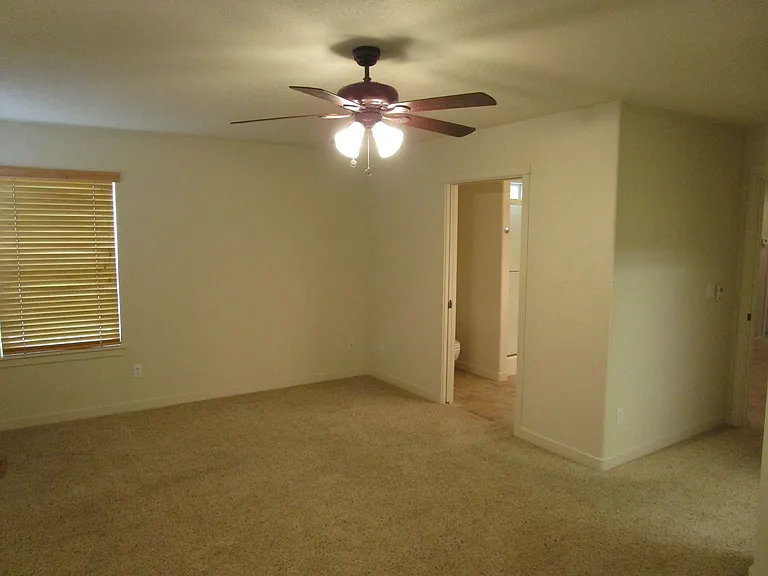 534 NE Brookstone Dr — Photo 9