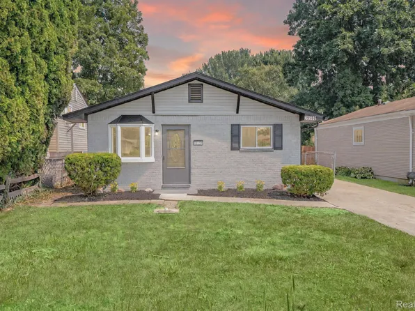 39588 Chart St, Harrison Township, MI 48045