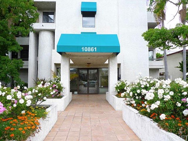 1st image of 10861 Moorpark St Unit 214