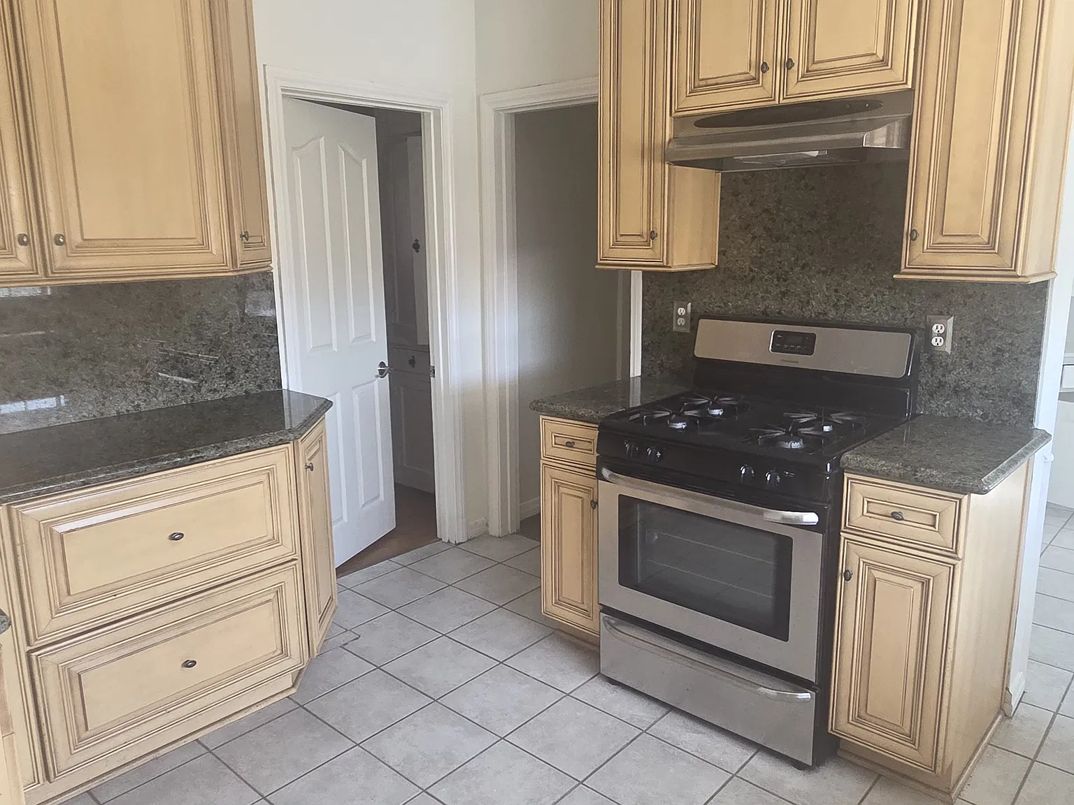 4 bed, 3.0 bath, 2272 sqft, $7,330 — Photo 1