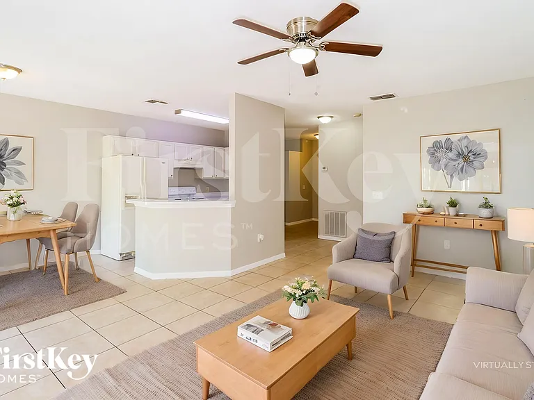 1163 Schumann Dr — Photo 4