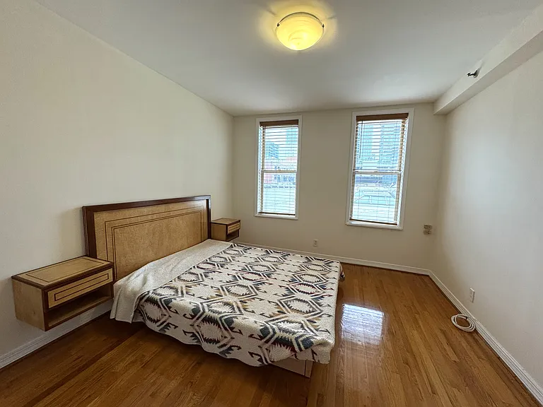 4544 Vernon Blvd #2 — Photo 9