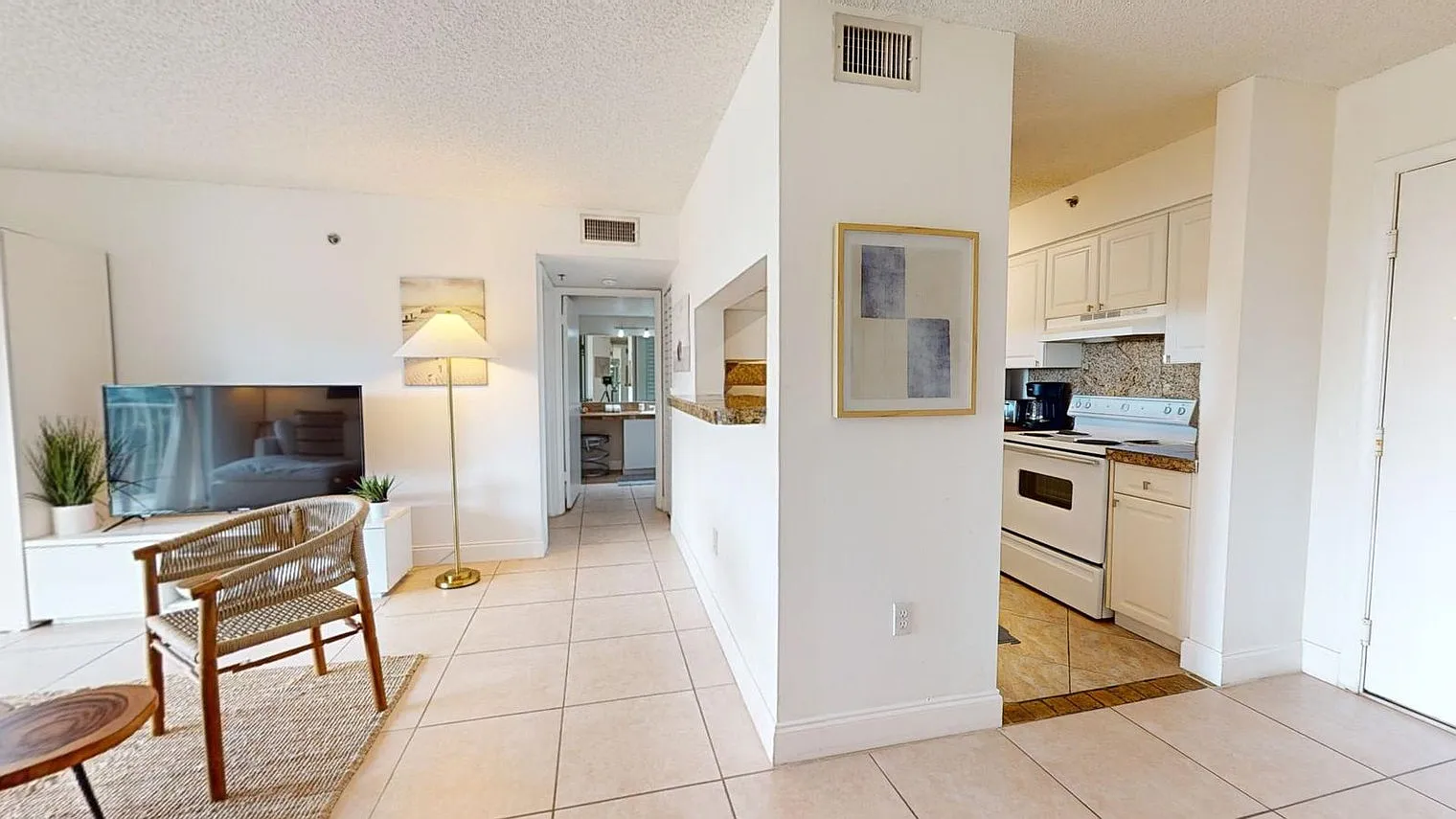 1 bed, 1.0 bath, 721 sqft, $3,906 — Photo 2