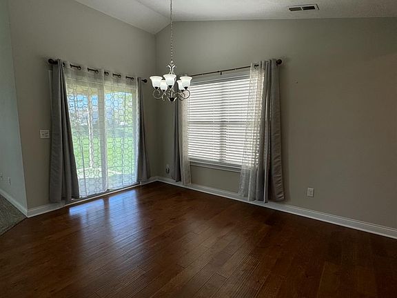 5th image of 716 Villa Ct