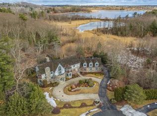 14 Magnolia Dr, Lynnfield, MA 01940