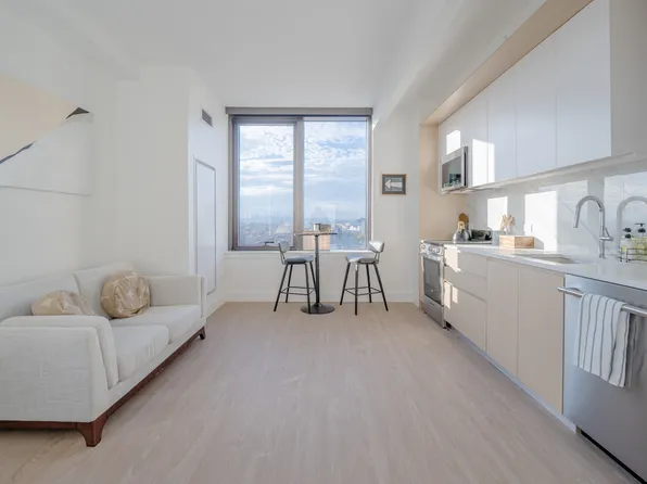 98-08 Queens Boulevard image 5 of 15