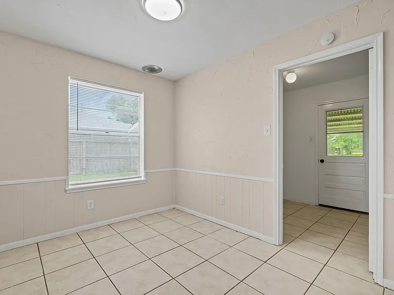 120 Texas Ave — Photo 10
