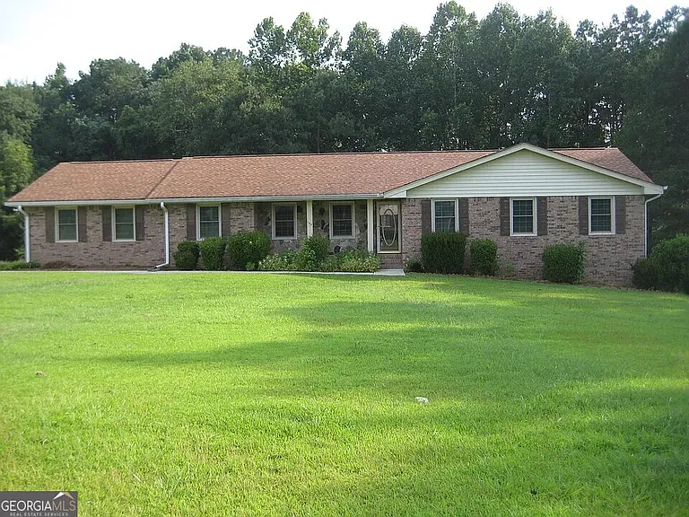145 Redwood Cir — Photo 1