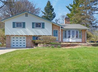 1252 Ivanhoe Dr, East Lansing, MI 48823