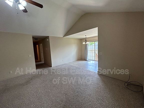 2nd image of 1118 N Missouri Dr
