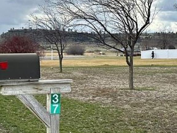 Exterior Neighborhood (street photo)