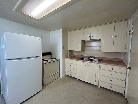 4th image of 694 Washington Ave #1/2