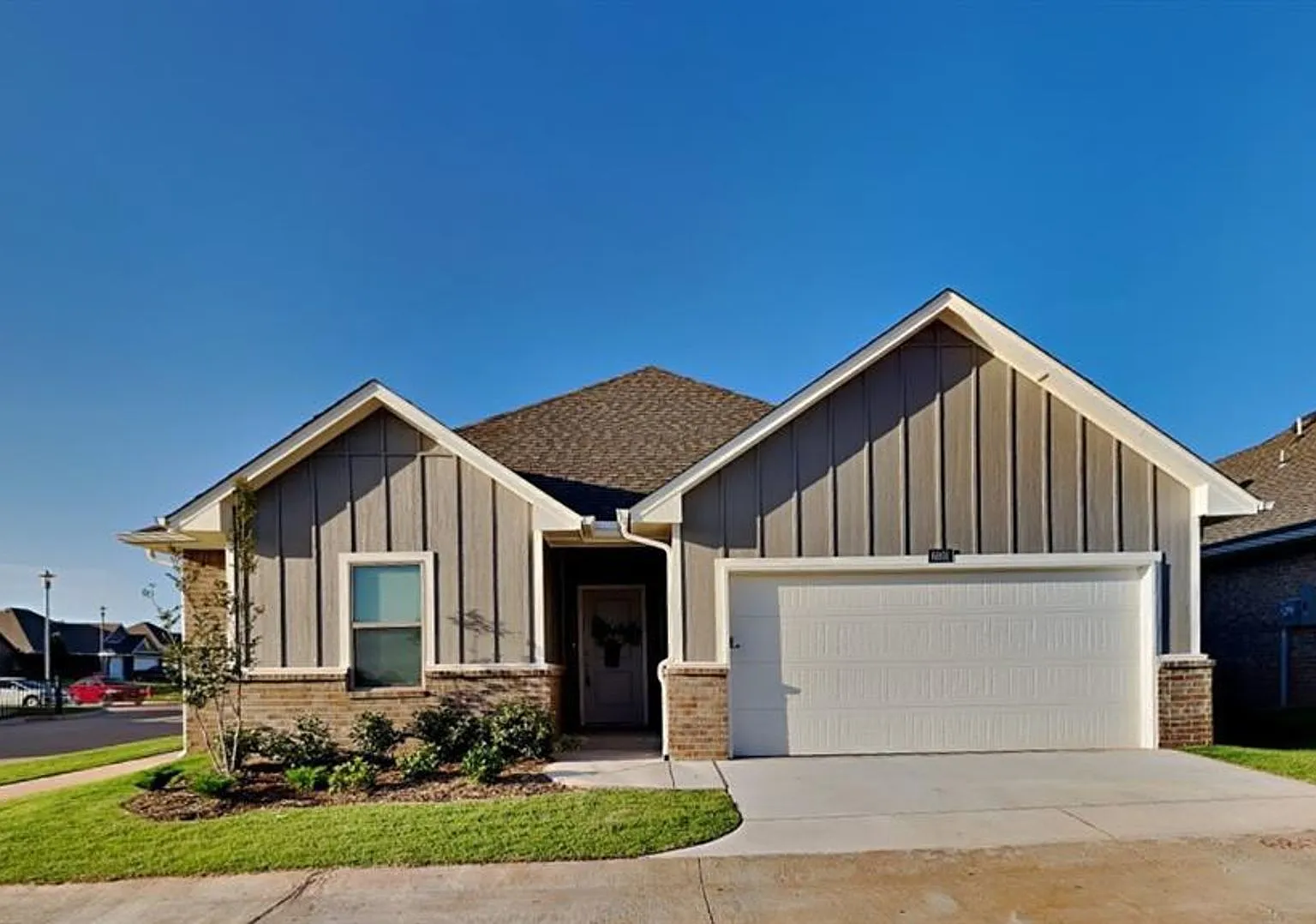 Luxury 3 Bedroom 2 Bathroom Home In 55+ Community In Warr Acres (Lawn Care Included) — Photo 1