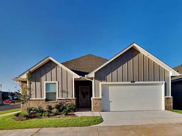 8020 Labelle Dr, Warr Acres, OK 73132