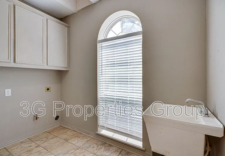 3937 Valley View Ln — Photo 26