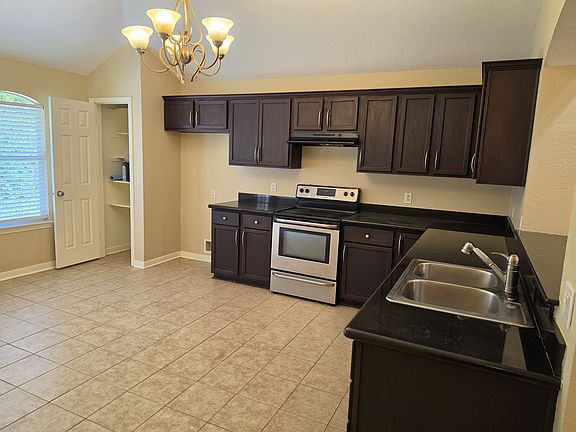 2nd image of 1707 Dixon Ln