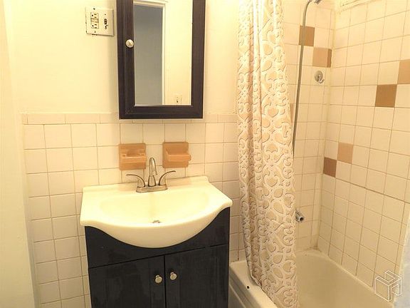 5th image of 682 Washington Ave APT 3