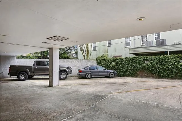 2511 Saint Charles Ave #302 — Photo 28
