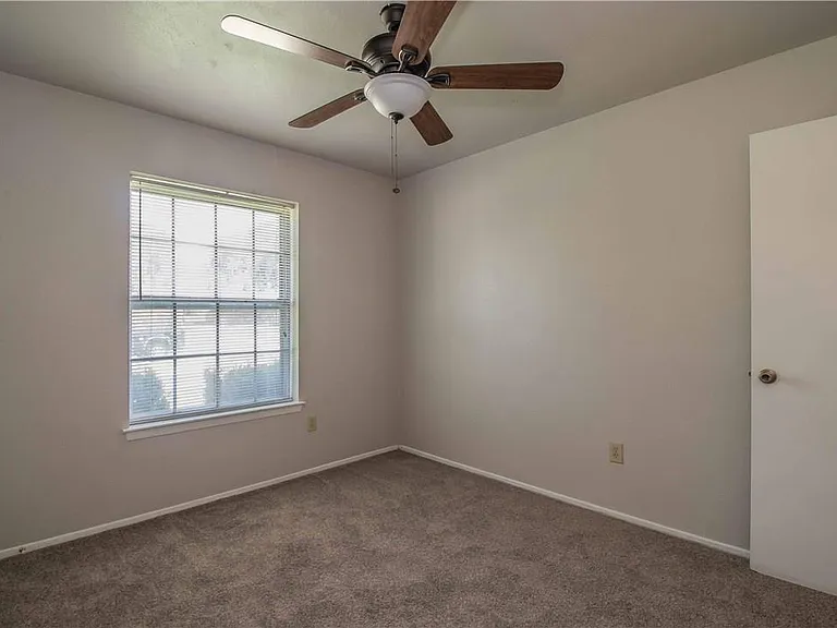 711 Edgemont Pl — Photo 13