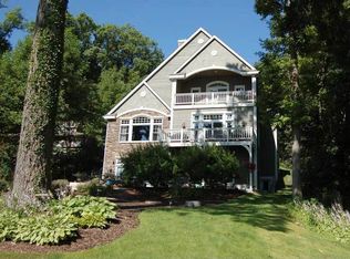 W1933 Beulah Hghts Rd, East Troy, WI 53120