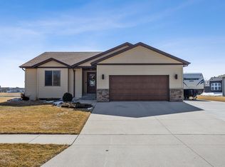 1309 Goldenwood Dr, West Fargo, ND 58078