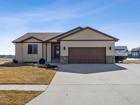 1309 Goldenwood Dr, West Fargo, ND 58078