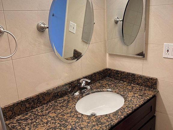 5th image of 401 Palm Dr