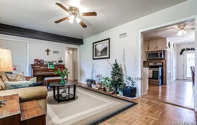 3 bed, 3.0 bath, 2342 sqft, $2,495 — Photo 2
