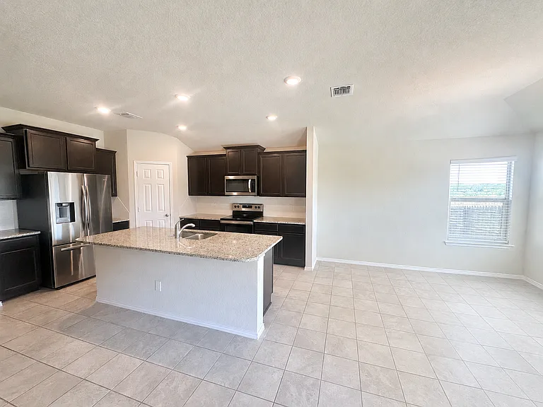 2032 Mallard Ct — Photo 4