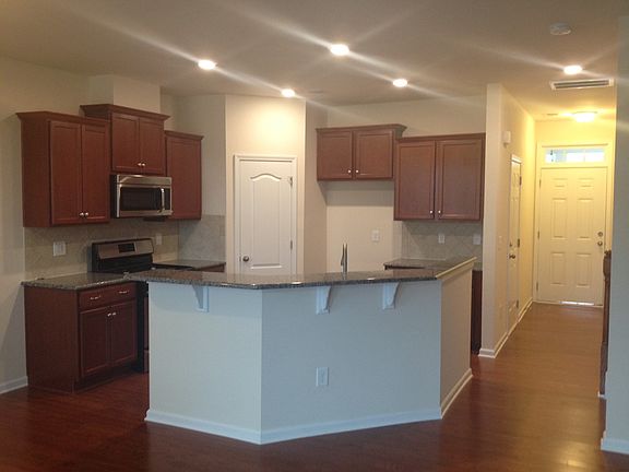 3rd image of 3266 Yarmouth Ln