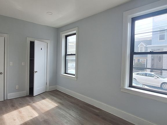 4th image of 148 37th St #1A