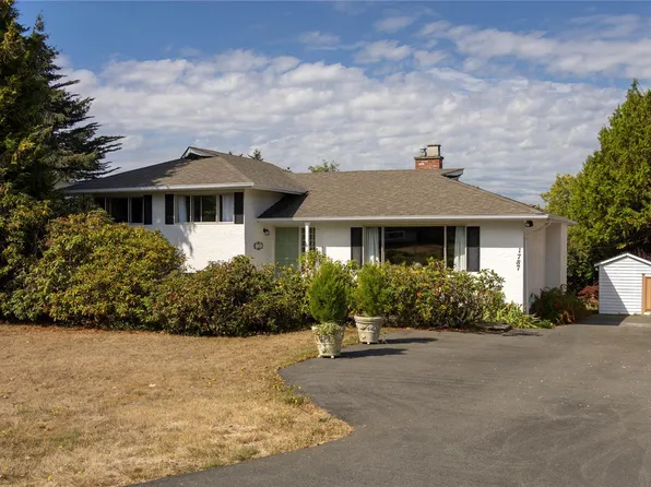 1787 Penshurst Rd, Saanich, BC V8N 2N6
