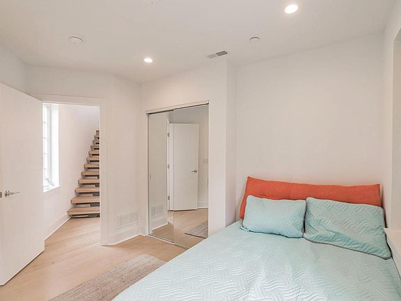 5th image of 2639 Catharine St