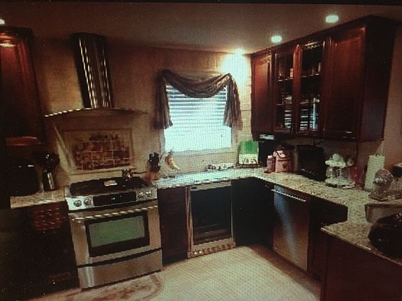 2nd image of 16112 87th St