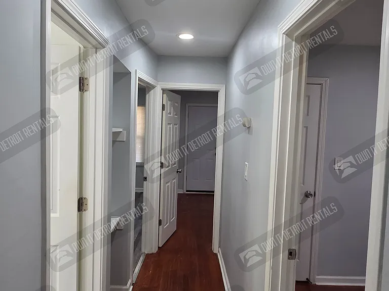 3 bed, 1.0 bath, 1277 sqft, $1,020 — Photo 12