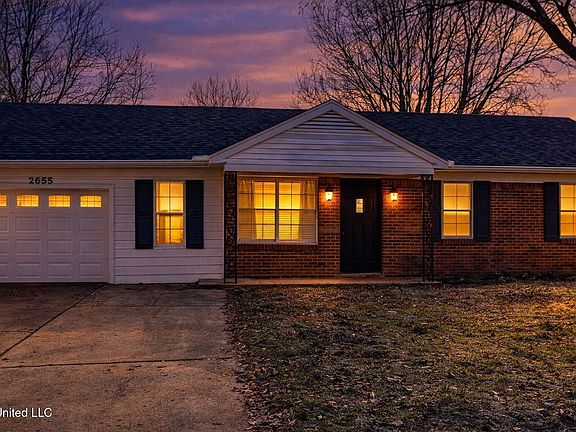 2nd image of 2655 Hillcrest Cir