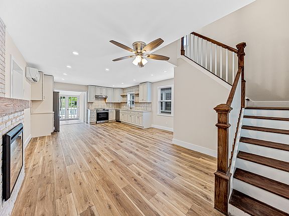 5th image of 42 Forsythe St